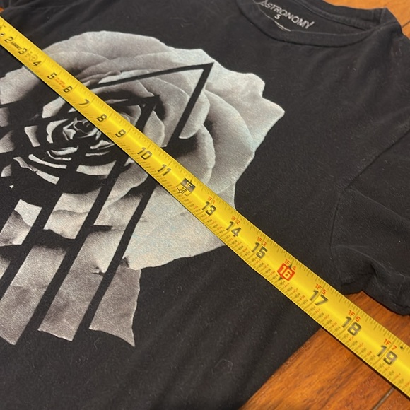 Astronomy Black Rose Graphic Tee Mens Small - Picture 4 of 6